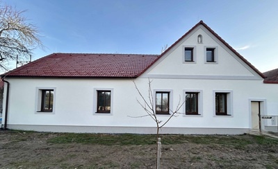 Totální rekonstrukce rodinného statku v Buku