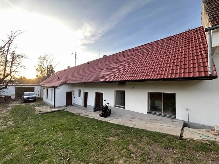 Zateplená fasáda rodinného domu v Buku – rekonstrukce od Atema stav s.r.o.